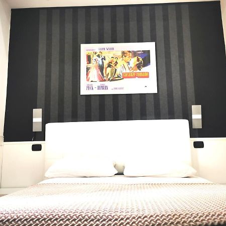 Cinema House 2 Bed & Breakfast Rome Bagian luar foto