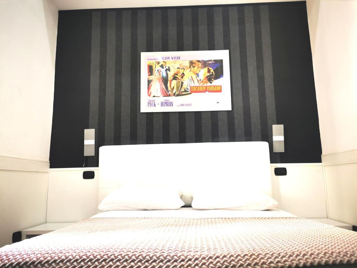 Cinema House 2 Bed & Breakfast Rome Bagian luar foto
