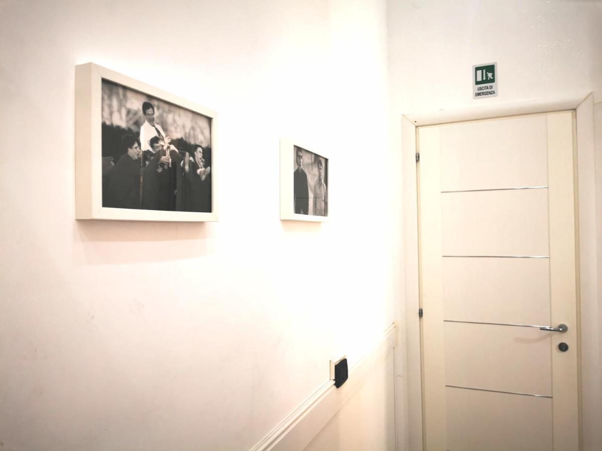 Cinema House 2 Bed & Breakfast Rome Bagian luar foto