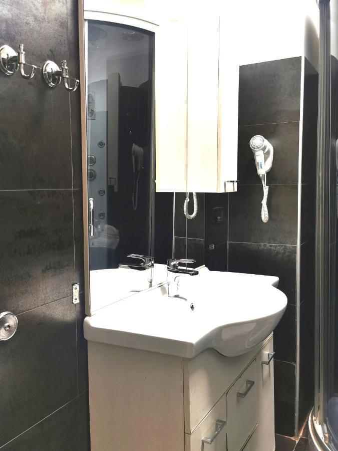 Cinema House 2 Bed & Breakfast Rome Bagian luar foto