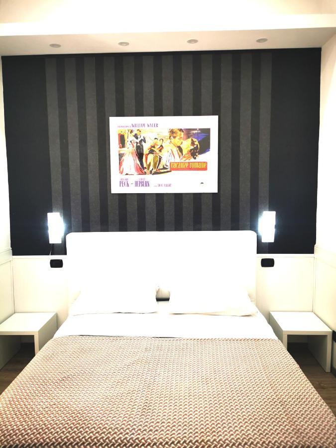 Cinema House 2 Bed & Breakfast Rome Bagian luar foto